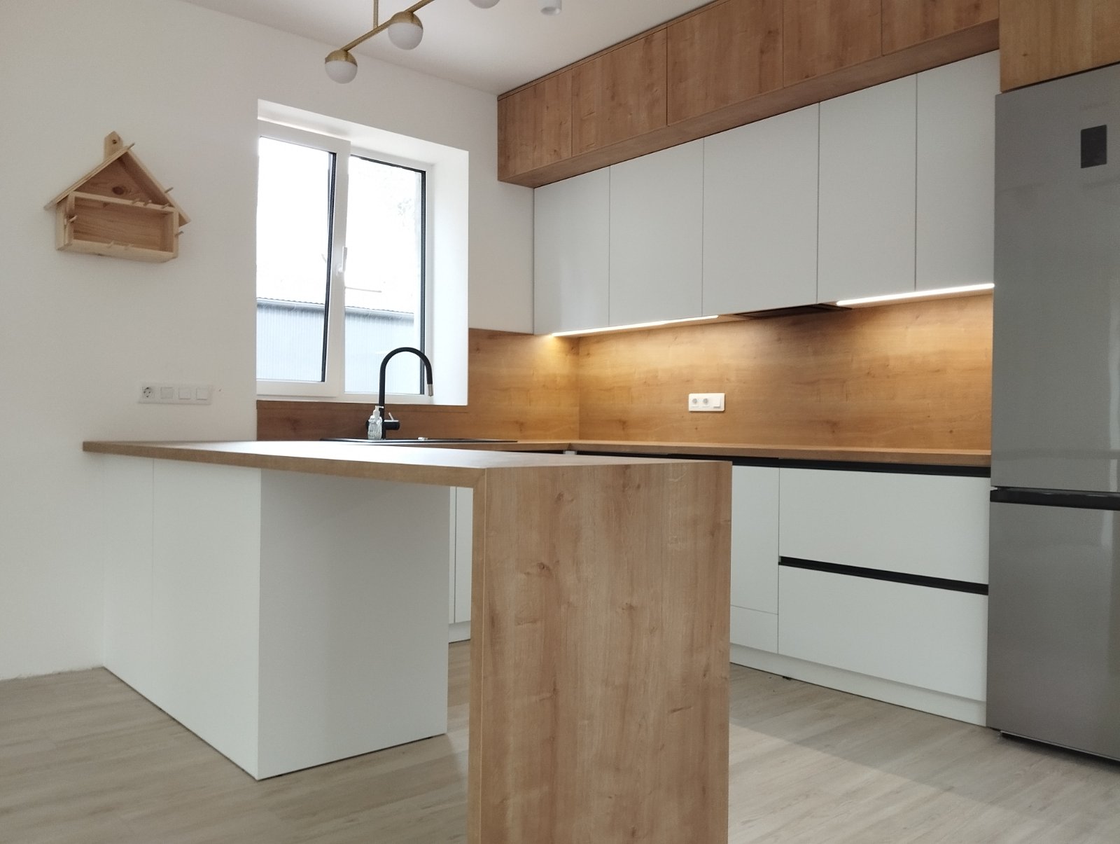 П-подібна акрилова кухня